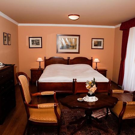 فيلكه بوبوفيتشي Hotel Zamek Stirin المظهر الخارجي الصورة