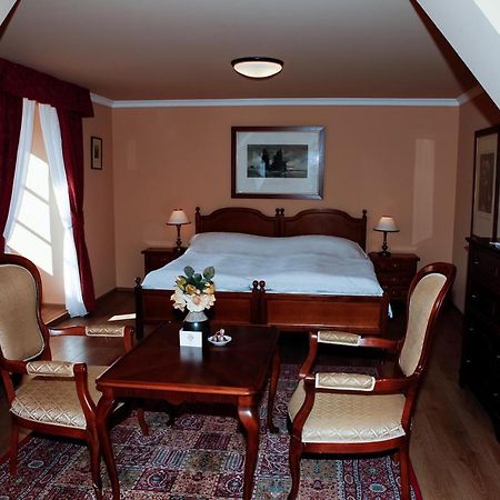 فيلكه بوبوفيتشي Hotel Zamek Stirin المظهر الخارجي الصورة