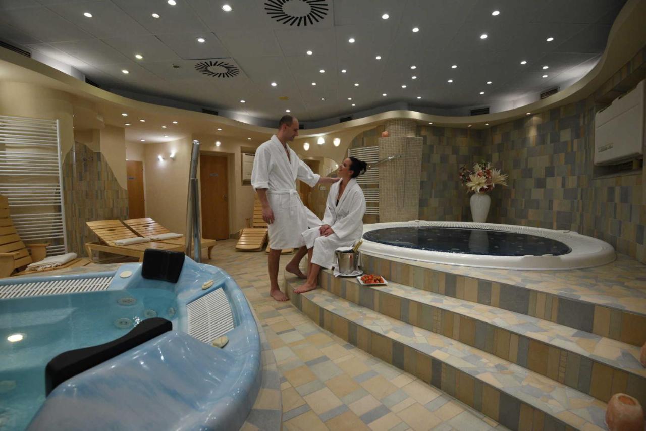 فيلكه بوبوفيتشي Hotel Zamek Stirin المظهر الخارجي الصورة