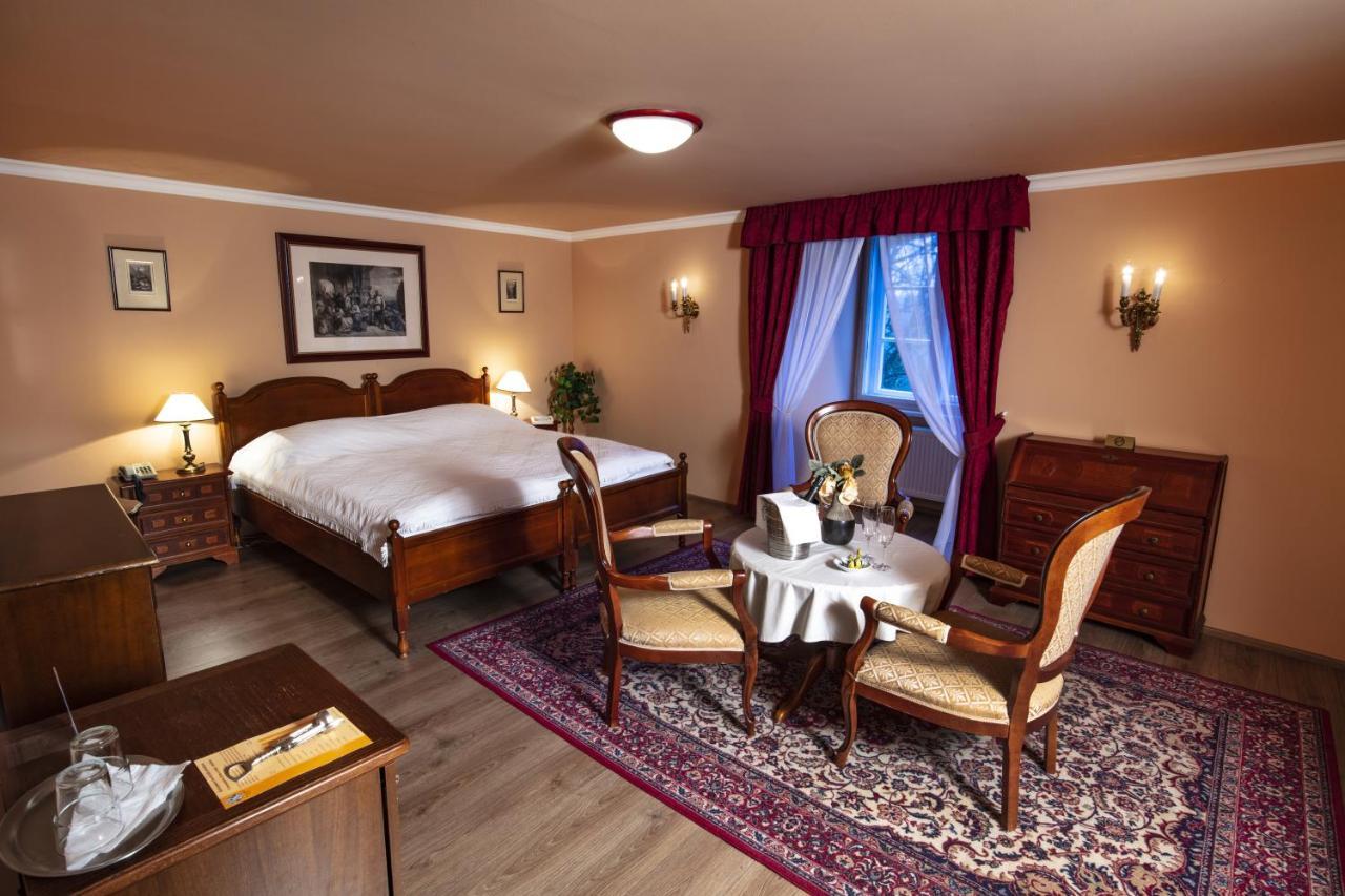 فيلكه بوبوفيتشي Hotel Zamek Stirin المظهر الخارجي الصورة