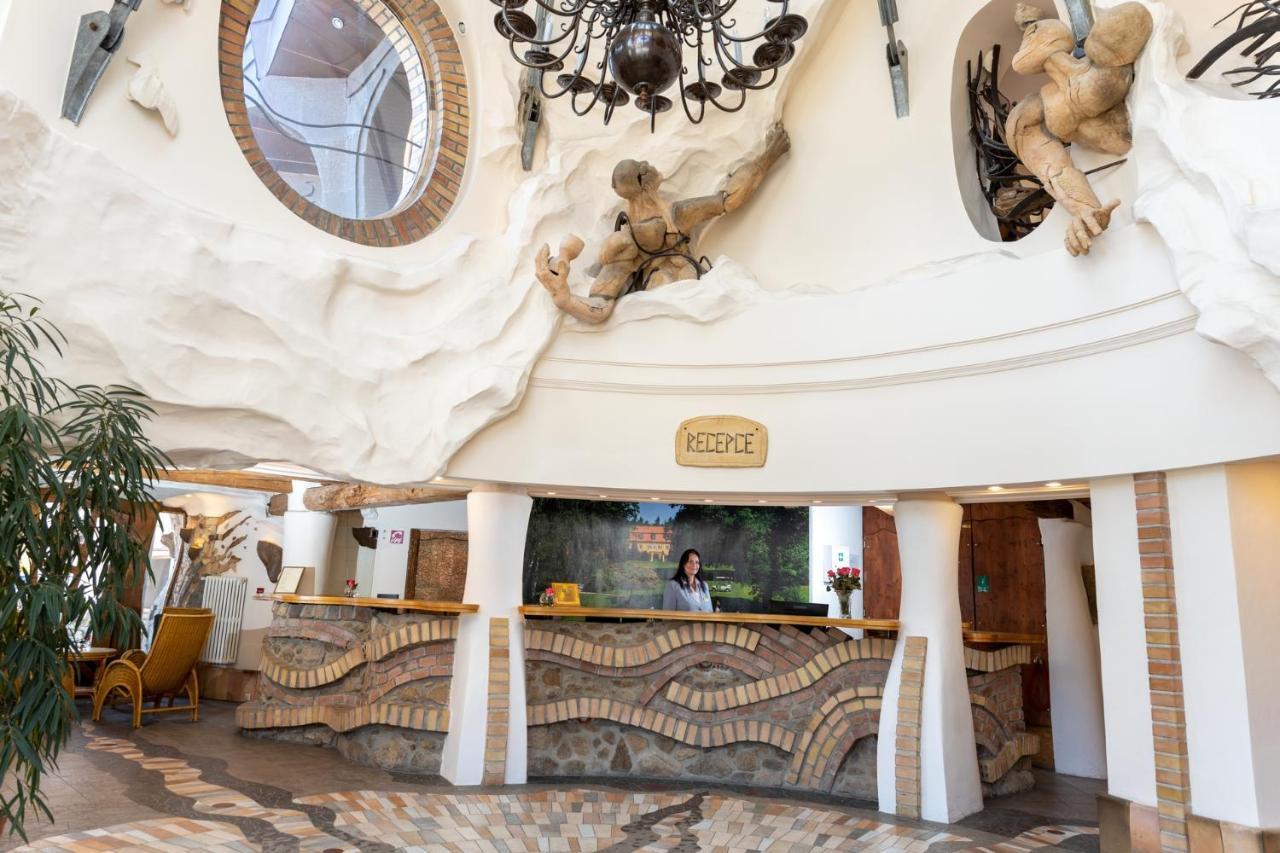 فيلكه بوبوفيتشي Hotel Zamek Stirin المظهر الخارجي الصورة