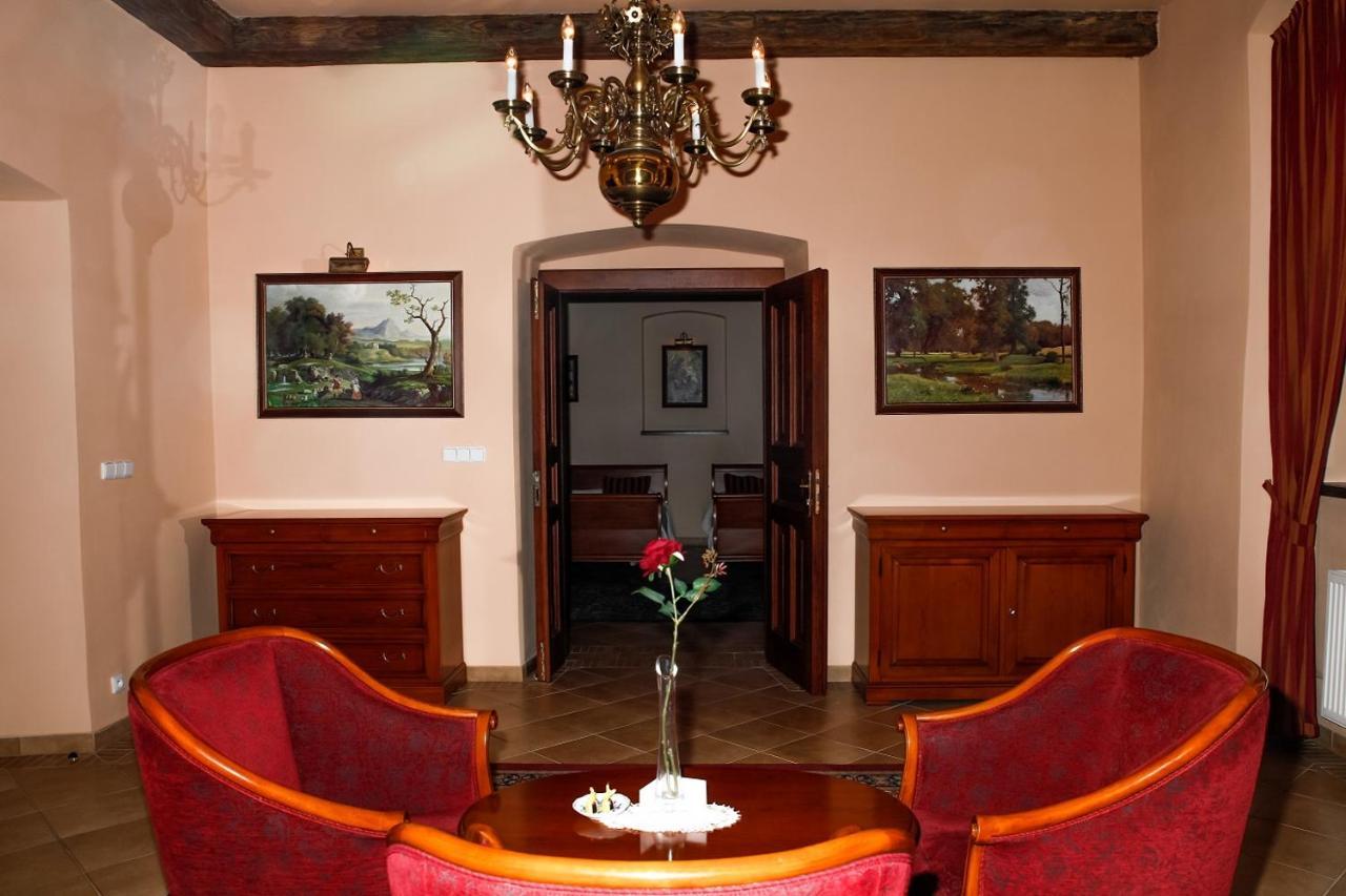 فيلكه بوبوفيتشي Hotel Zamek Stirin المظهر الخارجي الصورة