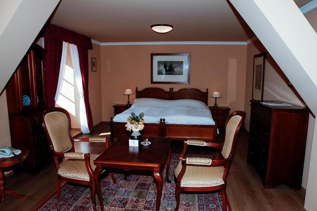 فيلكه بوبوفيتشي Hotel Zamek Stirin المظهر الخارجي الصورة